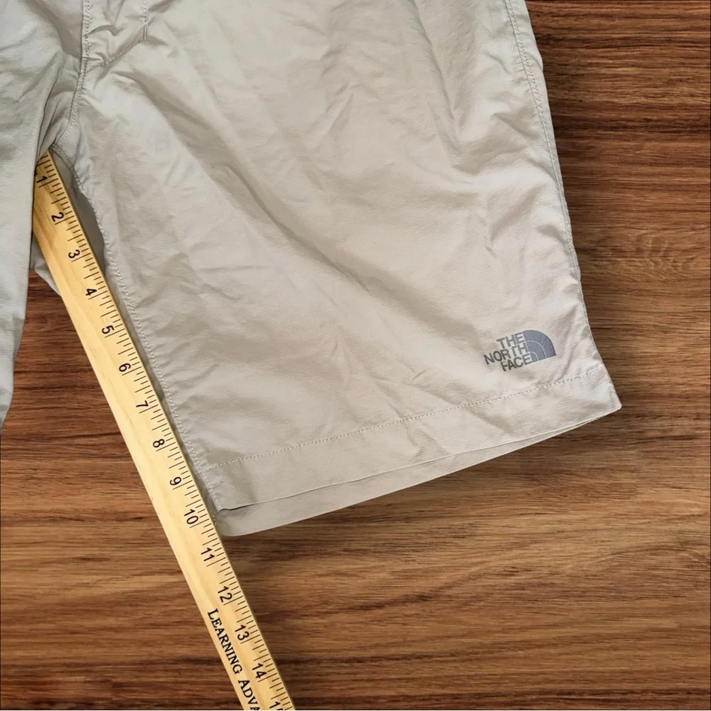 The North face Nylon Shorts Men Size 38 Beige Tan‎